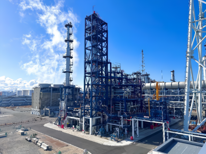 コスモ石油堺製油所内のSAF製造装置（画像：コスモエネルギーホールディングスの発表資料より）