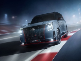 NISMO専用チューニングにより最高出力495HP/56000rpm、最大トルク700Nm/36000rpmを発生する3.5リッターV型6気筒ツインターボのVR35DDTTエンジンを搭載する中東仕様の「PATROL NISMO」