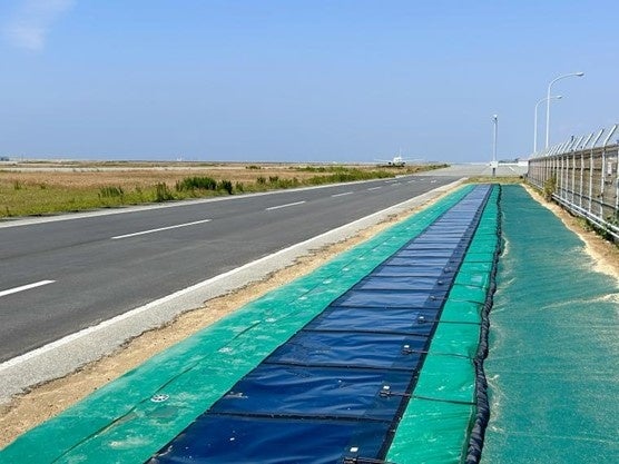 積水化学工業と積水ソーラーフィルム、関西エアポート神戸が神戸空港で6月から開始した実証実験の様子（画像: 神戸市の発表資料より）