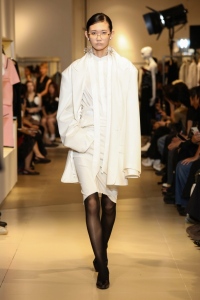 「ケイスケ ヨシダ」2026春夏コレクション　ブランド10周年を機に自身の創作手法を再検討