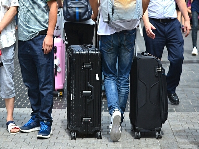 暑さはもとより、これだけ強い陽射しが降り注いでいると紫外線の影響も気になるところだ