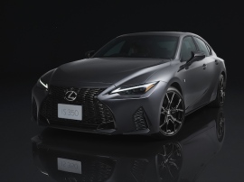 LEXUS「IS350 F SPORT Mode Black Ⅳ」 国産で残された数少ないFRセダン IS300の“F SPORT”をベースに、ブラック塗装を施した鍛造アルミホイールや、スモークメッキ加飾を施したモデルだ LEXUS「IS350 F SPORT Mode Black Ⅳ」 国産で残された数少ないFRセダン IS300の“F SPORT”をベースに、ブラック塗装を施した鍛造アルミホイールや、スモークメッキ加飾を施したモデルだ