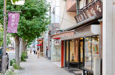 歩行者天国の開催資金をクラウドファンディングで募集する商店街振興組合寺町会の一角（京都市発表資料より）