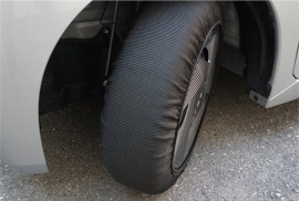 「モビルシュシュ」の装着イメージ（画像：ソフト９９コーポレーション　発表資料より）