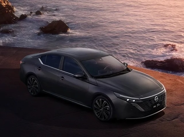 広州モーターショーで東風日産(DFN)がファーウェイの最新コックピットシステム「HarmonySpace5.0」を搭載したミドルクラッスサルーン、ティアナを発表