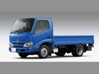 ダイナ カーゴ1.0tonシリーズ　新しいディーゼルターボは、最高出力106kW(144ps)、最大トルク300Nmの力強い動力性能を発揮。5速マニュアルトランスミッションと組み合わせ、NOx･PM法平成28年度規制ならびに2025年度燃費基準を達成した