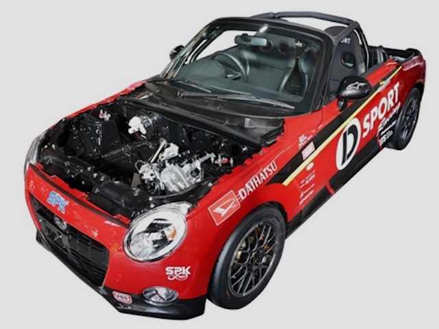 「K-OPEN ランニングプロト」の先行スタディ車はエンジンを助手席側に傾け、前後だけでなく左右の重量配分も適正化したユニットをフロントミッドに縦置きFRのスポーツコンセプトスタディモデルだ