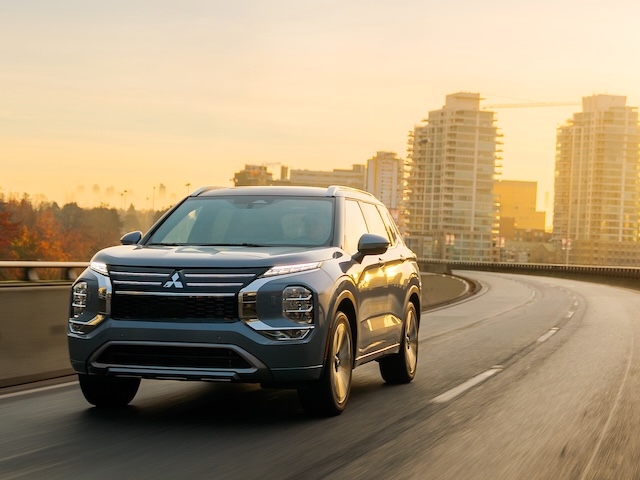 三菱自、大幅改良したクロスオーバーSUV「アウトランダー」最適地カナダから発売..