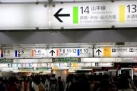 駅が通過点から目的地へ。鉄道会社の収益構造を変える駅ナカ戦略