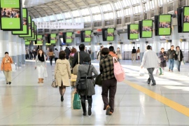 実質0.9%増で「モノからコトへ」。44年ぶり食費負担増のなかで進む消費シフト 実質0.9%増で「モノからコトへ」。44年ぶり食費負担増のなかで進む消費シフト