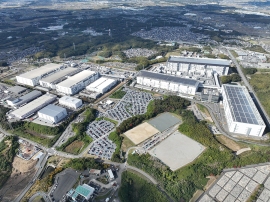 サンディスクコーポレーションとの合弁会社契約が2034年まで延長された四日市工場(画像: キオクシアの発表資料より) サンディスクコーポレーションとの合弁会社契約が2034年まで延長された四日市工場(画像: キオクシアの発表資料より)