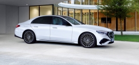 E200 Sports [Night Edition]（画像：メルセデス・ベンツ発表資料より）