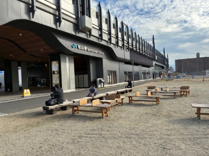 更地のまま放置されているJR松山駅西口（2025年11月、筆者撮影）