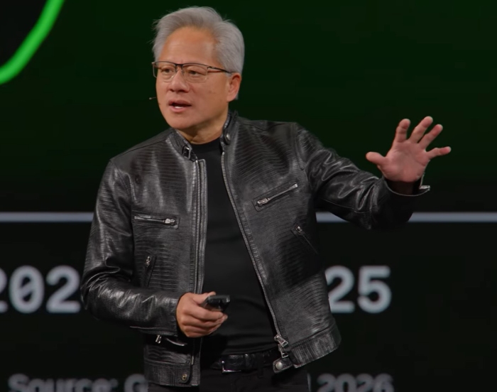 Nvidia（エヌビディア）はComputex 2026の基調講演で、同社初のWindows PC向けプロセッサ「RTX Sparkスーパーチップ」を発表した。写真は基調講演を行うジェンスン・フアンCEO（最高経営責任者）