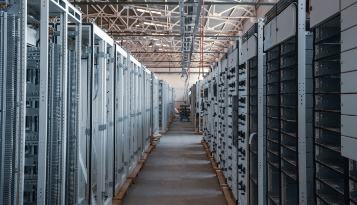 ソフトバンクグループは、フランスで合計5GWのAIデータセンターを建設・運営する計画を発表した。Photo by İsmail Enes Ayhan on Unsplash ソフトバンクグループは、フランスで合計5GWのAIデータセンターを建設・運営する計画を発表した。Photo by İsmail Enes Ayhan on Unsplash