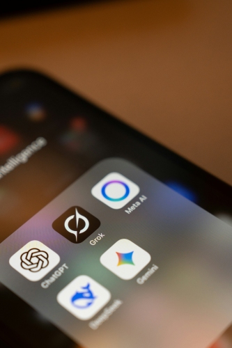 GoogleはAIモデル「Gemini 3.5 Pro」を6月中に一般提供する方針を示しているが、6月9日時点ではまだ正式リリースに至っていない。Photo by Salvador Rios on Unsplash