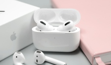 Appleの「AirPods Pro 3」がAmazon.com、179ドル（約2.9万円）、walmart.comでは169ドル（約2.7万円）まで値下げされている。Photo by Daniel Romero on Unsplash