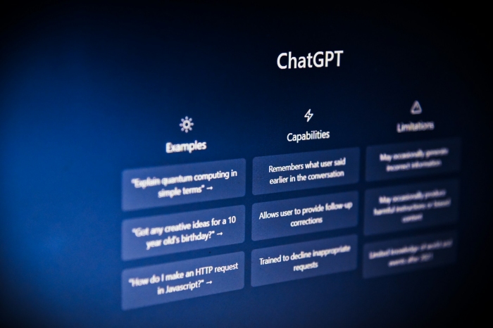 生成AI（人工知能）アシスタント市場で独占的地位を築いてきた「ChatGPT」の市場シェアが初めて過半数を割り込んだことが明らかになった。Photo by Levart_Photographer on Unsplash