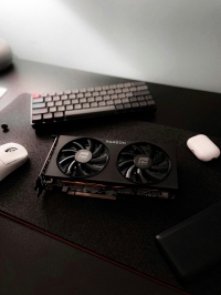 【噂】AMD Radeon GPUが今夏10〜15%値上がりか、GDDR6メモリ高騰が影響との報道