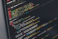 OpenAIのCodex CLIに、SSDへ年間約640TBものデータをサイレントに書き込み、寿命を著しく縮める未修正のバグが発覚した。Photo by Ilya Pavlov on Unsplash
