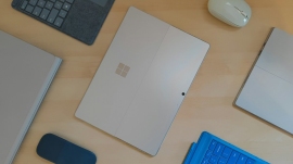 Microsoftの未発表製品「Surface Laptop Ultra」の試作機を入手したという人物が非公式のベンチマーク結果を公開した。写真は、既存のSurface製品。Photo by Zhou Fang on Unsplash
