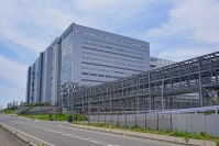 キオクシア岩手北上工場（撮影：掬茶、Wikimedia Commons、CC BY-SA 4.0）