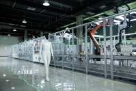 小鵬汽車（XPeng）が開発した汎用人型ロボット「IRON」。2026年内に量産を始め、27年に市場投入する計画。（同社発表資料より）