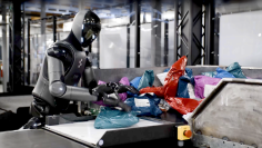 より多様な包装資材を扱い、人間に近い器用さと速度に迫るFigureのHelix。(Figure.ai) より多様な包装資材を扱い、人間に近い器用さと速度に迫るFigureのHelix。(Figure.ai)