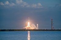 ケネディ宇宙センターの第39A発射施設から打ち上げられるSpaceXのFalcon Heavy。写真は2026年8月30日のナンシー・グレース・ローマン宇宙望遠鏡打ち上げ時。NROの「NROL-97」も同じ第39A発射施設からFalcon Heavyで打ち上げられる予定だ。（U.S. Space Force photo by Gwendolyn Kurzen）