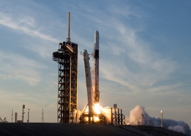 国際宇宙ステーションへ向けて打ち上げられるSpaceXのFalcon 9ロケットとCrew Dragon宇宙船。写真は2025年3月14日のNASA Crew-10ミッション。NASAは2026年9月、Crew-15からCrew-17までの3飛行をSpaceXに追加発注した。(Credit: NASA/Aubrey Gemignani) 国際宇宙ステーションへ向けて打ち上げられるSpaceXのFalcon 9ロケットとCrew Dragon宇宙船。写真は2025年3月14日のNASA Crew-10ミッション。NASAは2026年9月、Crew-15からCrew-17までの3飛行をSpaceXに追加発注した。(Credit: NASA/Aubrey Gemignani)