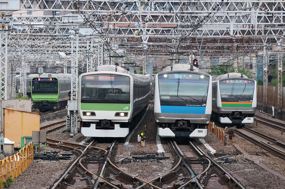 JR東日本、JR東海、JR西日本の最低投資額や株主優待、業績を確認する。MaedaAkihiko, CC BY-SA 4.0 <https://creativecommons.org/licenses/by-sa/4.0>, via Wikimedia Commons