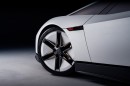 テスラの電気スポーツカー「Roadster」。SpaceXの技術を取り入れた新型モデルの生産開始は2028年を予定している(提供元:Tesla, Inc.) テスラの電気スポーツカー「Roadster」。SpaceXの技術を取り入れた新型モデルの生産開始は2028年を予定している(提供元:Tesla, Inc.)