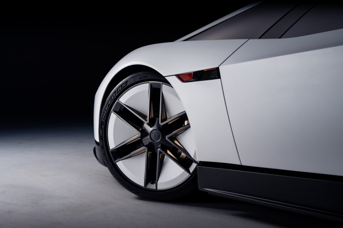 テスラの電気スポーツカー「Roadster」。SpaceXの技術を取り入れた新型モデルの生産開始は2028年を予定している（提供元：Tesla, Inc.）