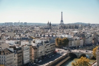 フランスは10月14日、AIに特化した初の国防・国家安全保障会議を開き、官民の安全保障上の課題と国内・欧州での優先事項を協議した。（Photo by Alexander Kagan on Unsplash）