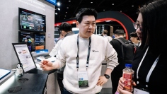 SK hynixがOCP Global Summit 2026で展示したCXL Hybrid Memoryを使ったAI推論システム。XCENAのMX1を採用し、DRAMとSSDを組み合わせて大容量のKVキャッシュを保存・再利用する（画像：SK hynix Newsroom）