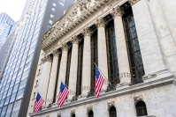 米S&P500種株価指数が2026年に入って10%超上昇する一方、構成銘柄の4割近くは過去52週の高値から20%以上下落している。（Photo by Maxim Klimashin on Unsplash）
