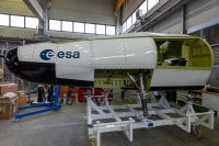 イタリア・カプアのイタリア航空宇宙研究センター（CIRA）に置かれた、再利用型無人宇宙船「Space Rider」の実物大投下試験モデル。2026年4月公開（写真：©ESA）
