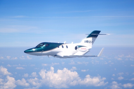 HondaJet、量産1号機が初飛行に成功