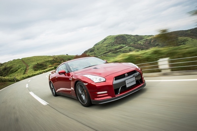 日産、「GT-R」の2015年モデルを発売