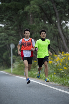 和田 伸也さん(左)、この日の伴走者は蓑和 廣太朗さん(右)