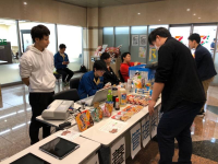 帝京平成大学健康栄養学科の学生有志団体「もったいないプラス」が豊島区と共催でフードドライブを実施