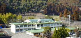 MIRAI WEB株式会社が熊本県菊池市の廃校小学校跡の施設をオフィスとして活用