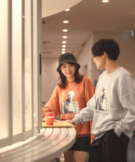 着用イメージ(モデルは本学学生) 着用イメージ(モデルは本学学生)