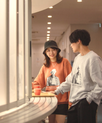 法政大学とZOZOTOWNが企画・製作したコラボスウェット　10月21日(金)から販売開始　「Russell Athletic」のスウェットを使用した2型・各2色を展開