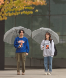 着用イメージ(モデルは本学学生) 着用イメージ(モデルは本学学生)