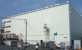 防音ハウスの外観と上部換気ファン 防音ハウスの外観と上部換気ファン