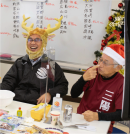 全国に元気を届けるためにTikTok配信をしている様子