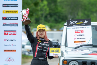 セブン工業がラリードライバーの兼松 由奈選手とスポンサー契約を締結