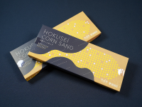 北星学園大学経済学部鈴木ゼミと奏春楼、北海道おみやげ研究所のコラボスウィーツ「北星コーンサンド」が4月25日から販売開始 -- 初日は学生が販促スタッフとして店頭に