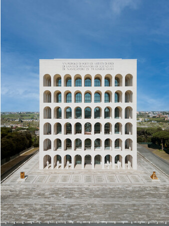 アルナルド・ポモドーロ財団とフェンディが、「アルナルド・ポモドーロ：文明の大いなる舞台」をイタリア文明宮で開催